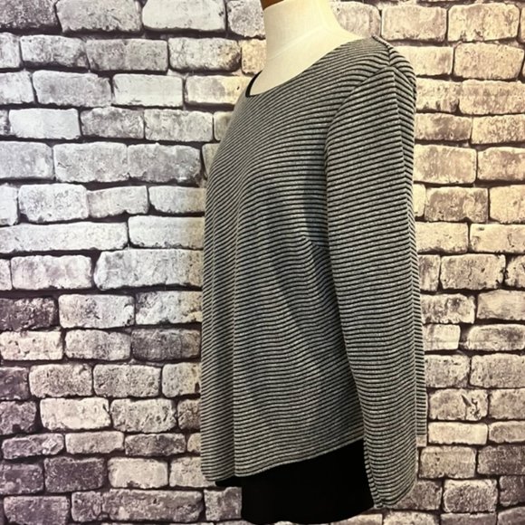 I.N. Studio Black & Gray Long Sleeve Striped Asymmetrical Blouse Size 1X - Picture 4 of 10
